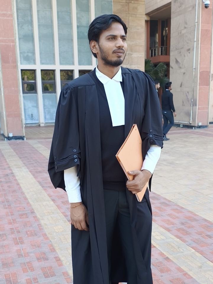 Advocate Tanuj Kumar outside Tis Hazari Court, Delhi